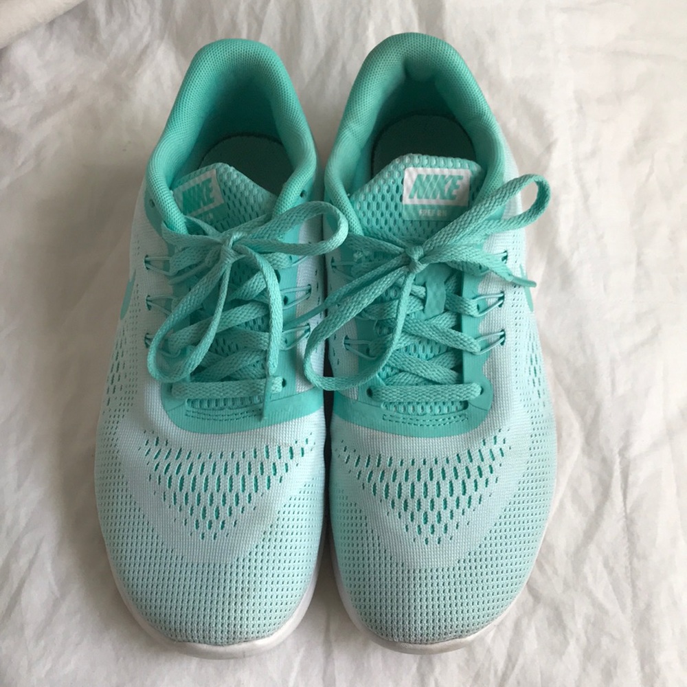MINT GREEN NIKE SNEAKERS